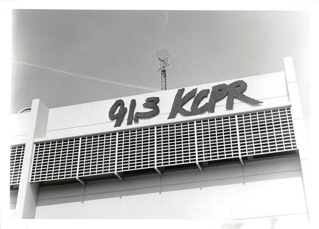 KCPRsign-GRCbuilding-KDphotoBW89or90